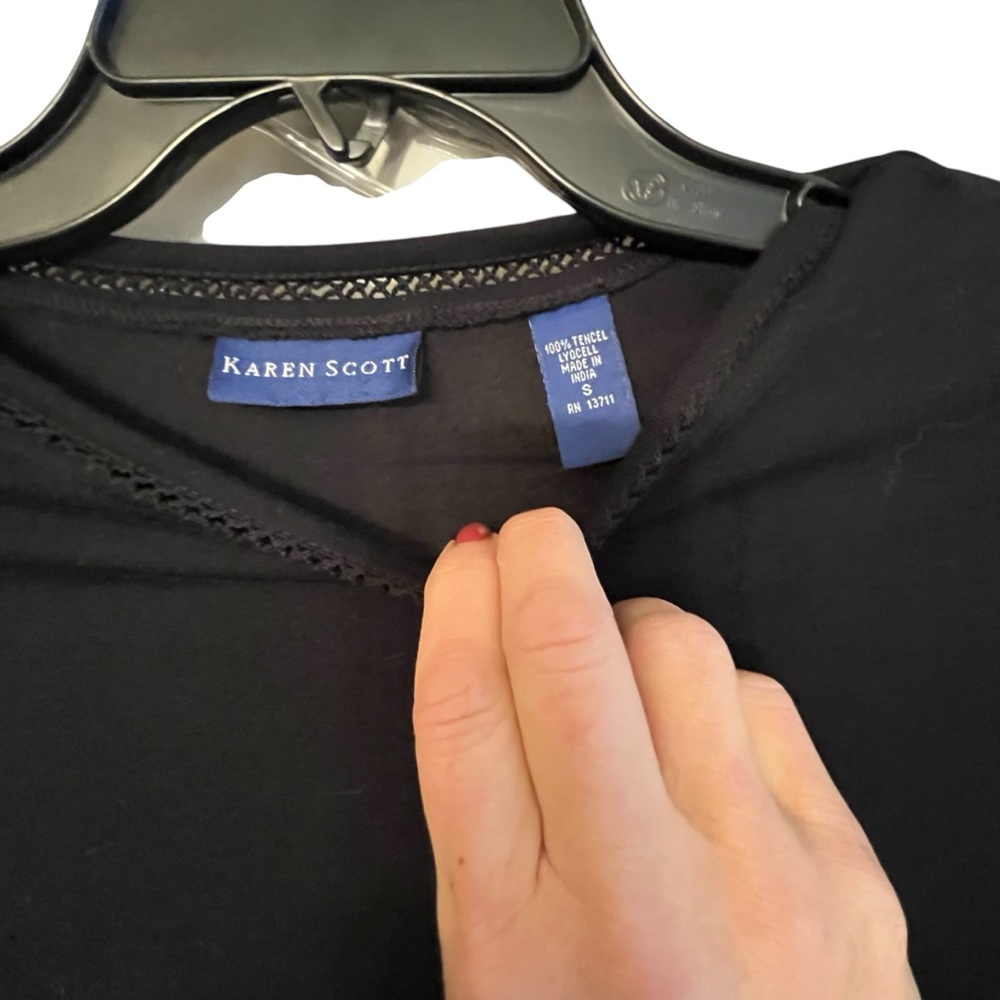 Karen, Scott size small black short sleeve T-shirt with crew neck - Picture 4 of 4